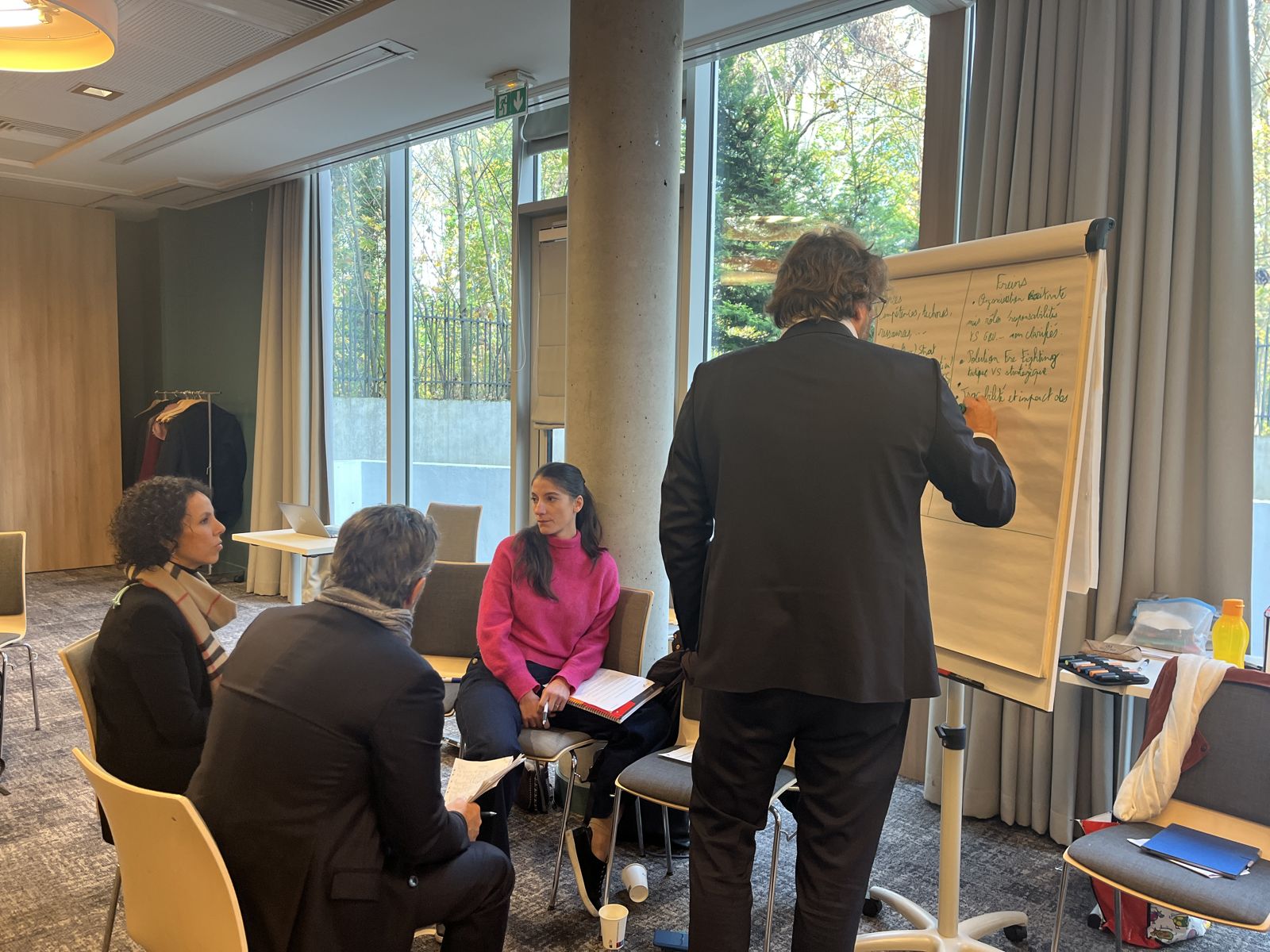 Atelier en sous-groupe autour d’un paperboard